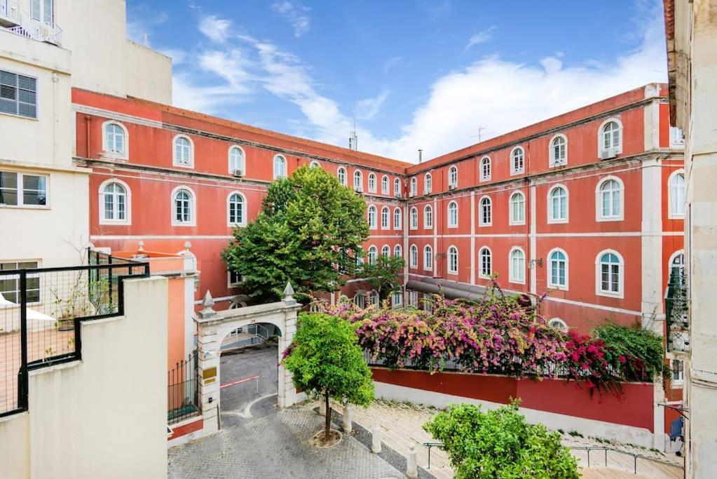 Апартаменты 1Br @ Downtown Lisbon Chiado Экстерьер фото
