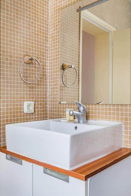 Апартаменты 1Br @ Downtown Lisbon Chiado Экстерьер фото